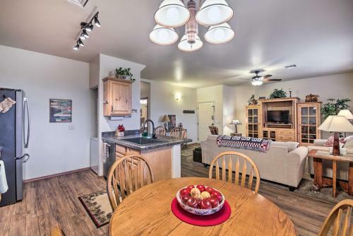 Apartamento Show Low Condo With Private Balcony And Views!