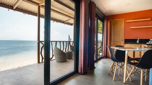 Hotel Crusoe Cabins Casobe