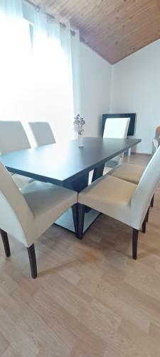 Apartments & Rooms Mila