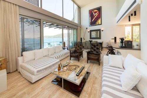 Marvelous Villa With Private Pool And Private Beach In Bodrum