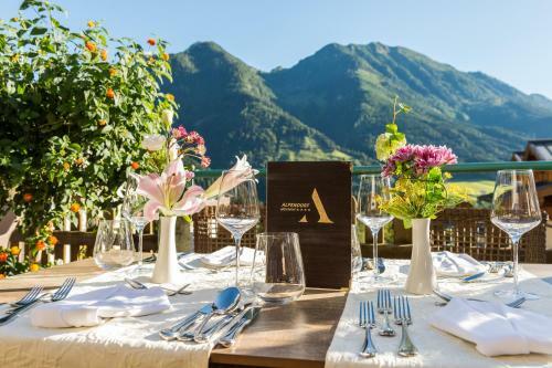 Hotel Alpendorf