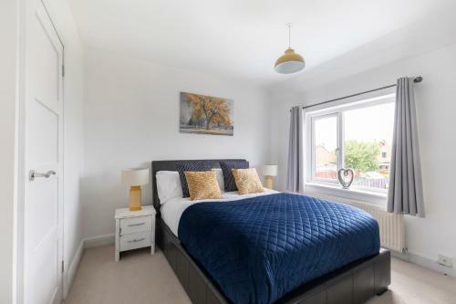 Modern Three Bedroom Home In Gloucester With Hot Tub