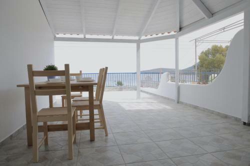 Stylish Psili Ammos Beach Apartment