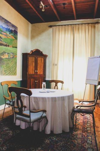Pontac Manor Hotel & Restaurant