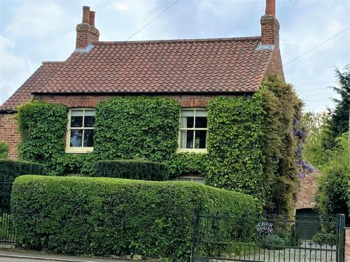 Country Chic In Unique English Village