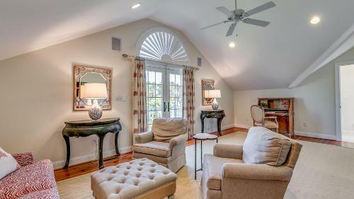 Eliza Clare By Peace Vacations