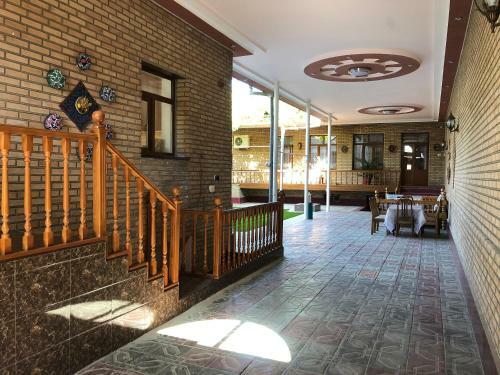 Hostal Saroy Guest House