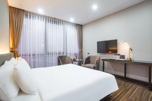 Western Skyline Hotel