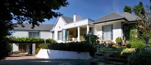 Hostal Alba House Guest House