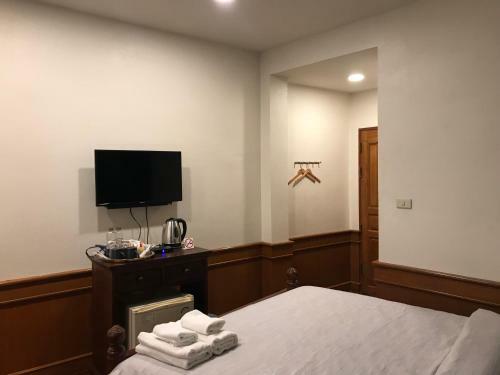 Hostal Buakum Resort (river)