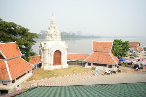 Hostal Buakum Resort (river)