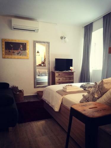 Liza's Downtown Apartment
