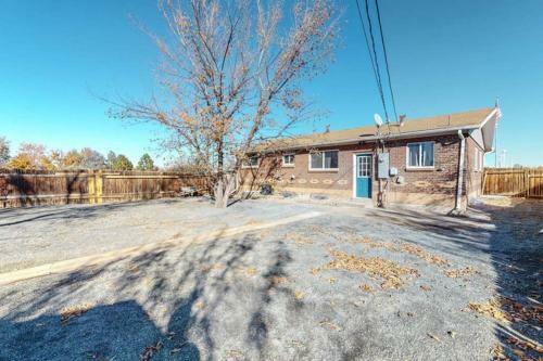 Modern Renovated Lower Level Unit In Littleton