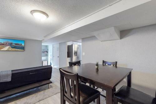 Modern Renovated Lower Level Unit In Littleton