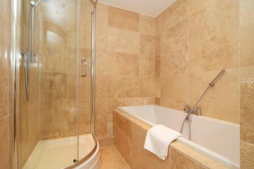 Luxury By The Beach, Spacious Apartment