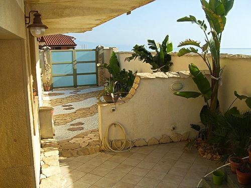 The Golden Rainbow - Seafront Apartments