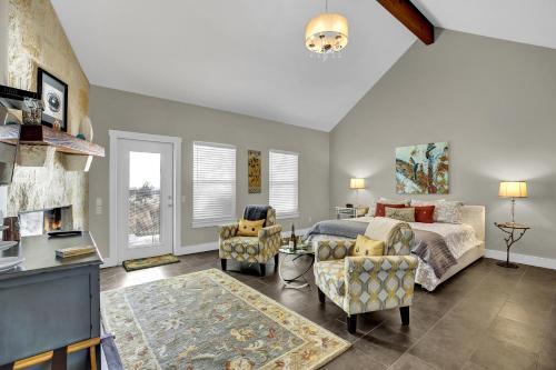 Huge Luxury Home On 13 Acres With Views & Firepit