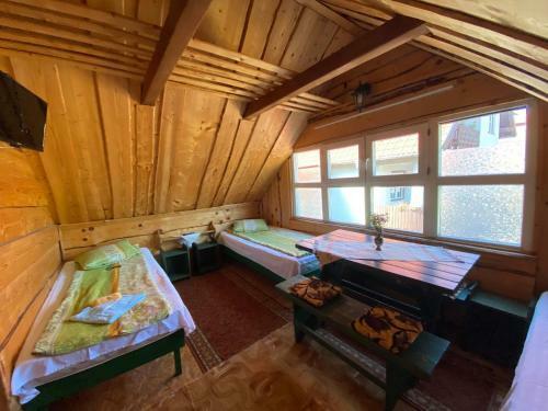 Hostal Pension Csom�d