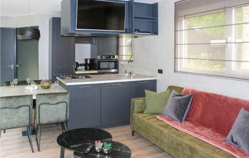 Amazing Home In Epe With Wifi And 3 Bedrooms