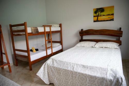 Casa Com 3 Su�tes, Mesa De Sinuca, Piscina Aquecida E Play Ground Para Crian�as