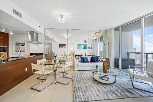 Majestic High Rise Unit With Ocean View