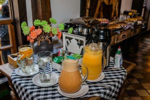 Hostal Tiradentes Village