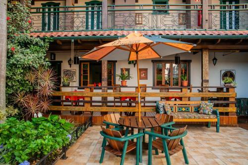 Hostal Tiradentes Village