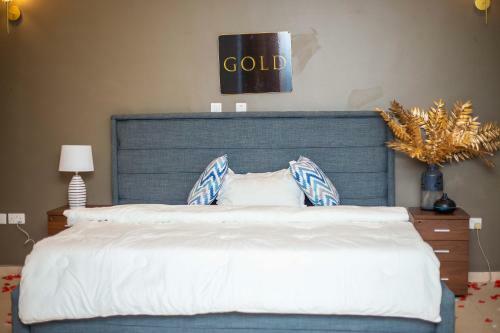 Hotel Piano And Gold Collections