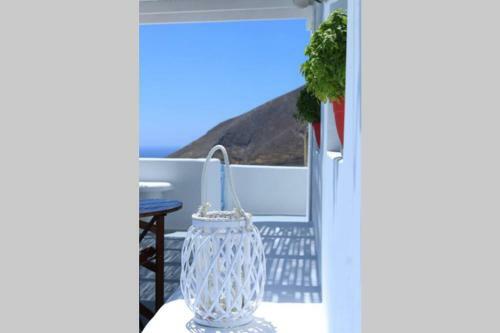 Villa Lodras' House, Genuine Santorini Experience