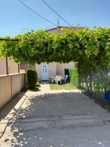Apartamento 2br Airport Accommodation Near E75 With Free Private Parking