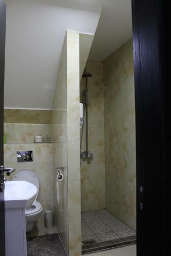 Apartamento 2br Airport Accommodation Near E75 With Free Private Parking