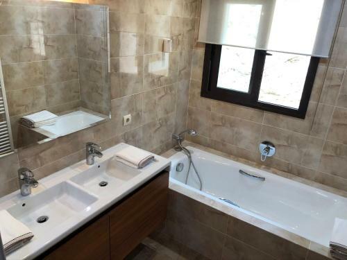 Stunning Family Friendly Villa In Monte Mayor