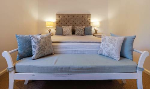 Hotel Russells On The Port