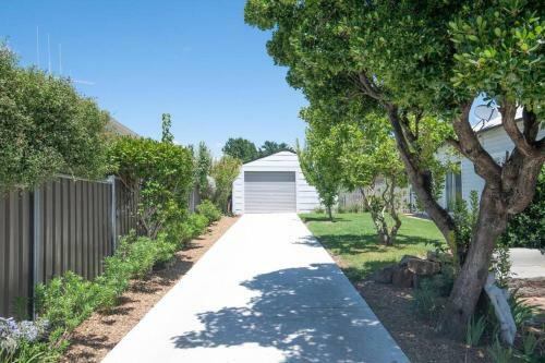 Bindi Cottage, Spacious & Unique, Opposite Pool
