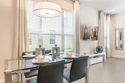 Villa Stunning 3 Bedroom Townhome
