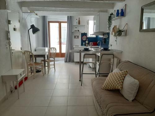 Apartamento Studio Situ� Au Centre Historique De Hy�res