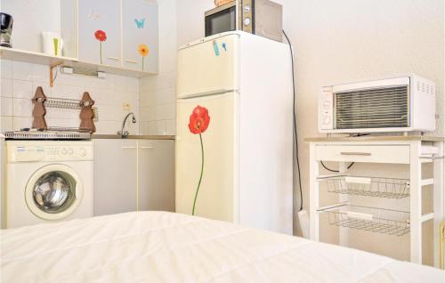 Nice Apartment In Le Grau Du Roi With 1 Bedrooms