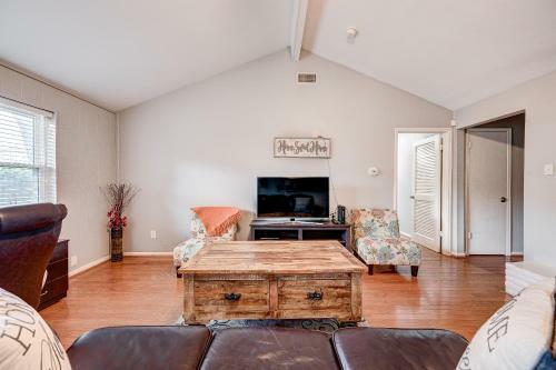Adorable Home In Energy Corridor, Houston