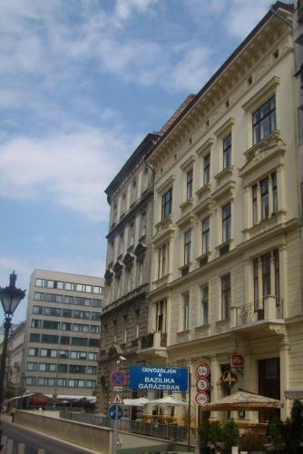 Danube Bridge Apartments