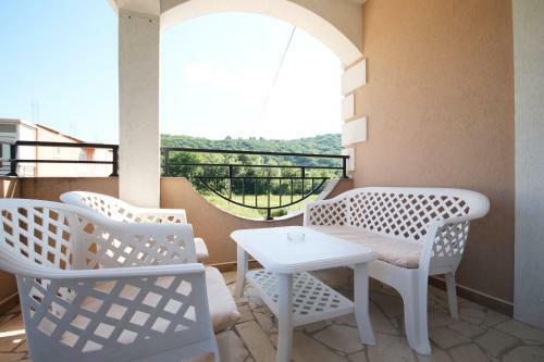 Apartment With Pool Tomic Boka Bay