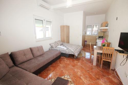 Apartment With Pool Tomic Boka Bay