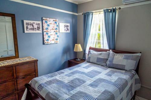 Attractive 4 Br House, 3 Min Walk To Reduit Beach