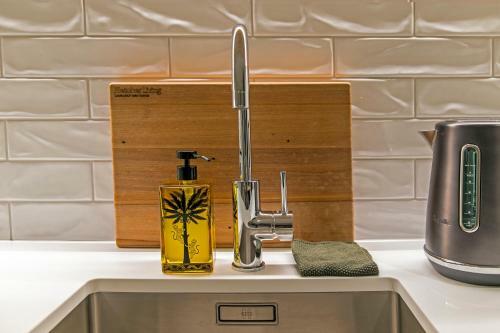 Funk In The City - Luxury Laneway Apartment