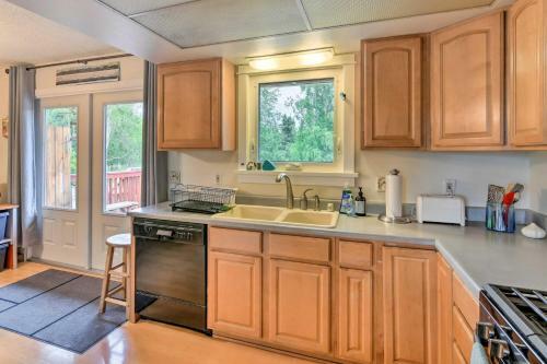 Anchorage Abode With Garden And Chugach Mtn Views
