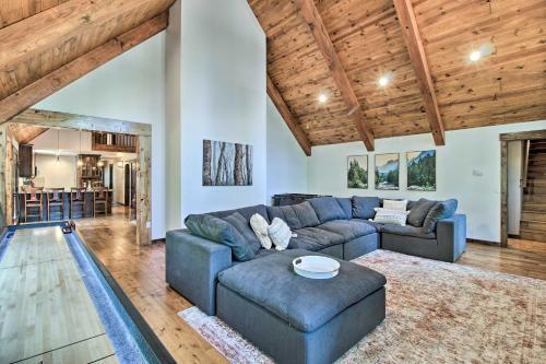 Spacious Pinetop Cabin With Deck, Grill And Yard!