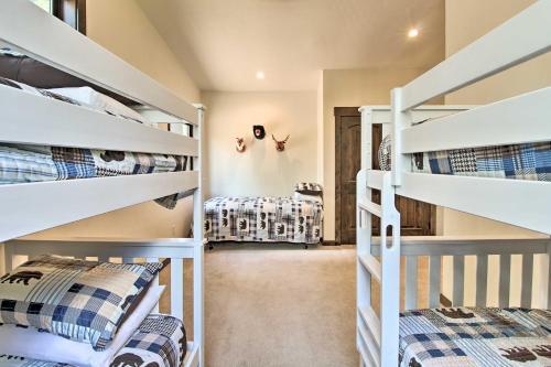 Spacious Pinetop Cabin With Deck, Grill And Yard!