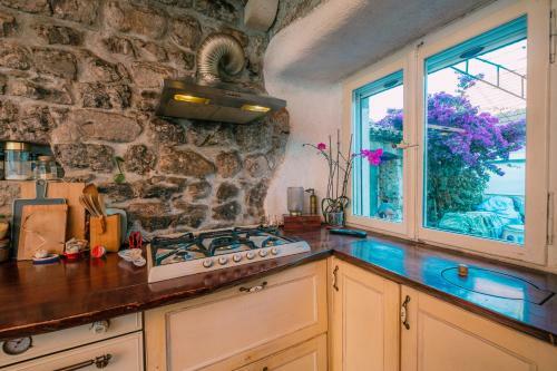 Authentic Boka House With Artistic Soul