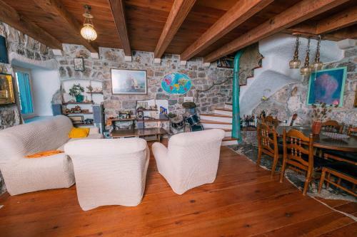 Authentic Boka House With Artistic Soul