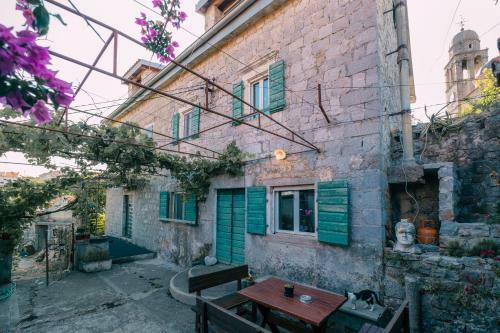 Authentic Boka House With Artistic Soul