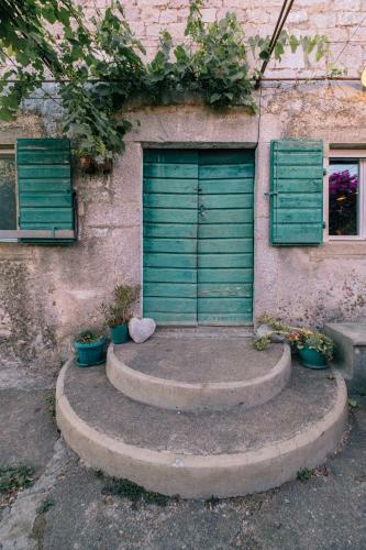 Authentic Boka House With Artistic Soul